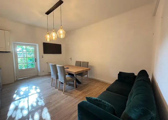 Appartement Eygalieres Avec Petit Jardin