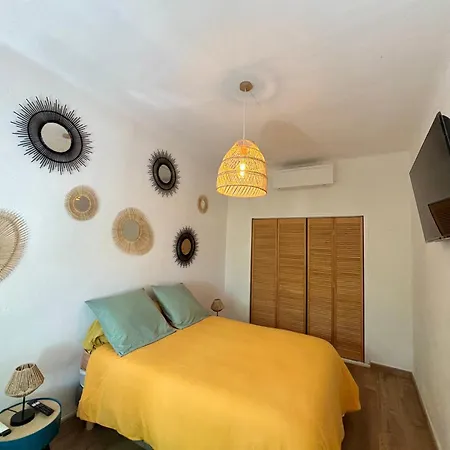 Appartement eygalieres avec petit jardin Extérieur photo