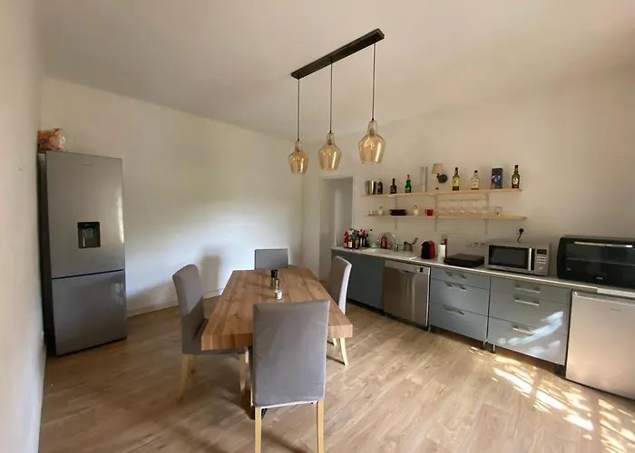 Appartement eygalieres avec petit jardin