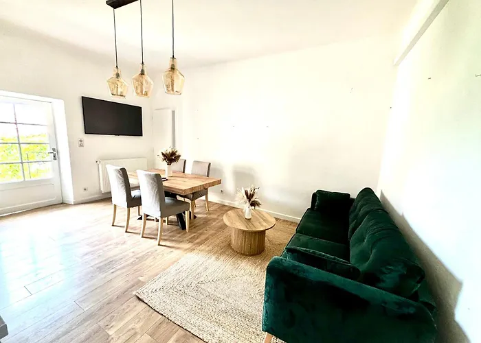 Appartement Eygalieres Avec Petit Jardin