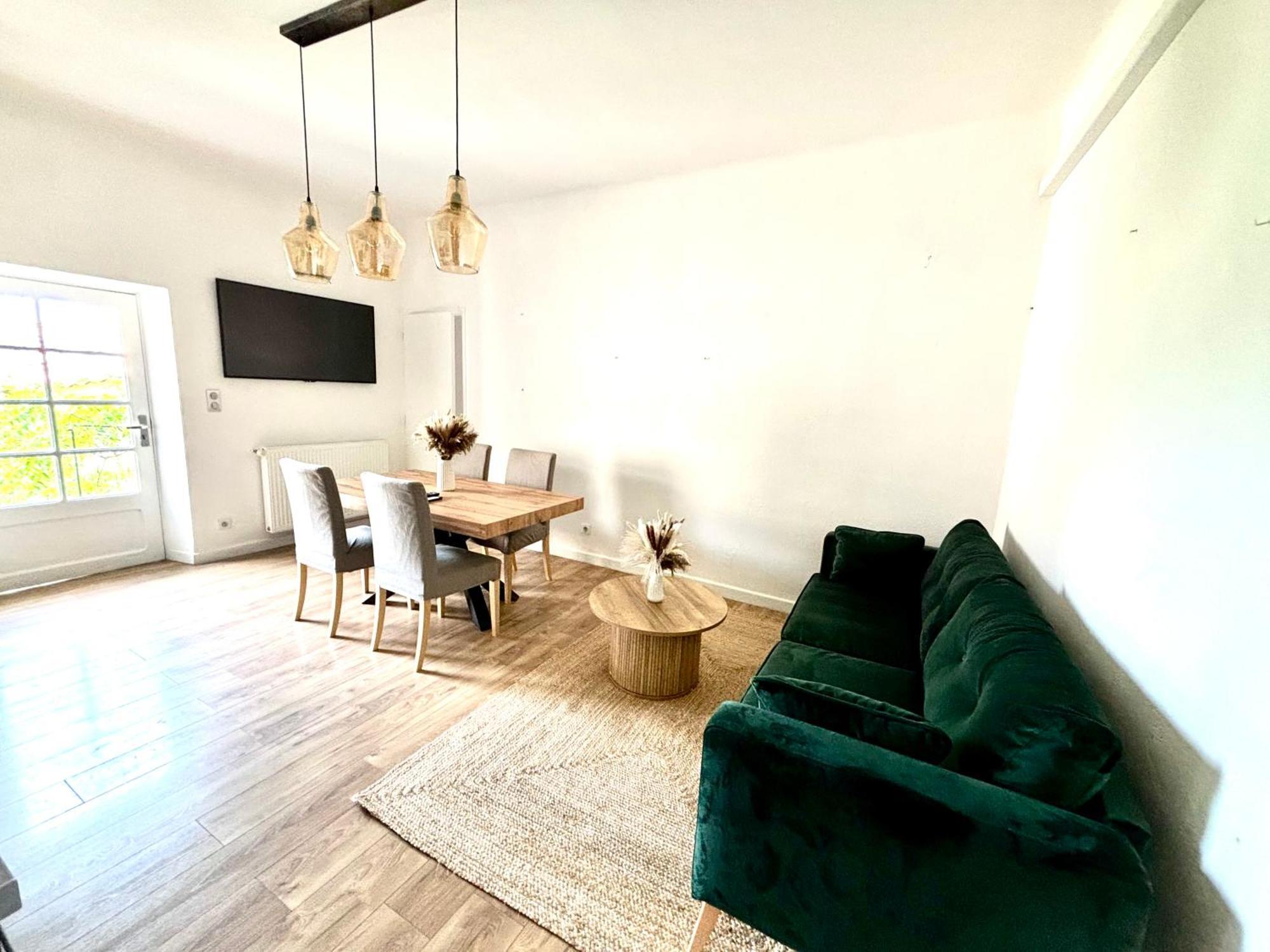 Avec Petit Jardin Apartment