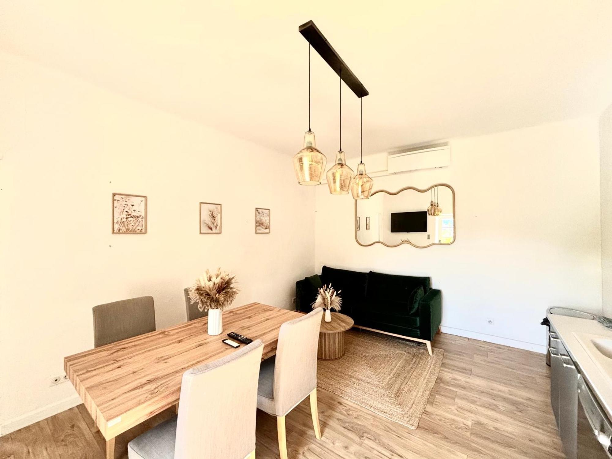 Apartment Avec Petit Jardin *